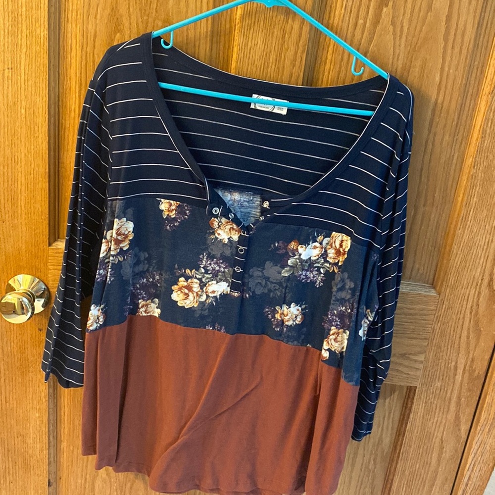 Quarter sleeve top